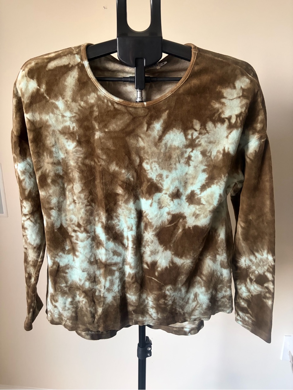 NWT Baea Los Angeles Olive Tie Dye Velvet Long Sleeve Top Medium